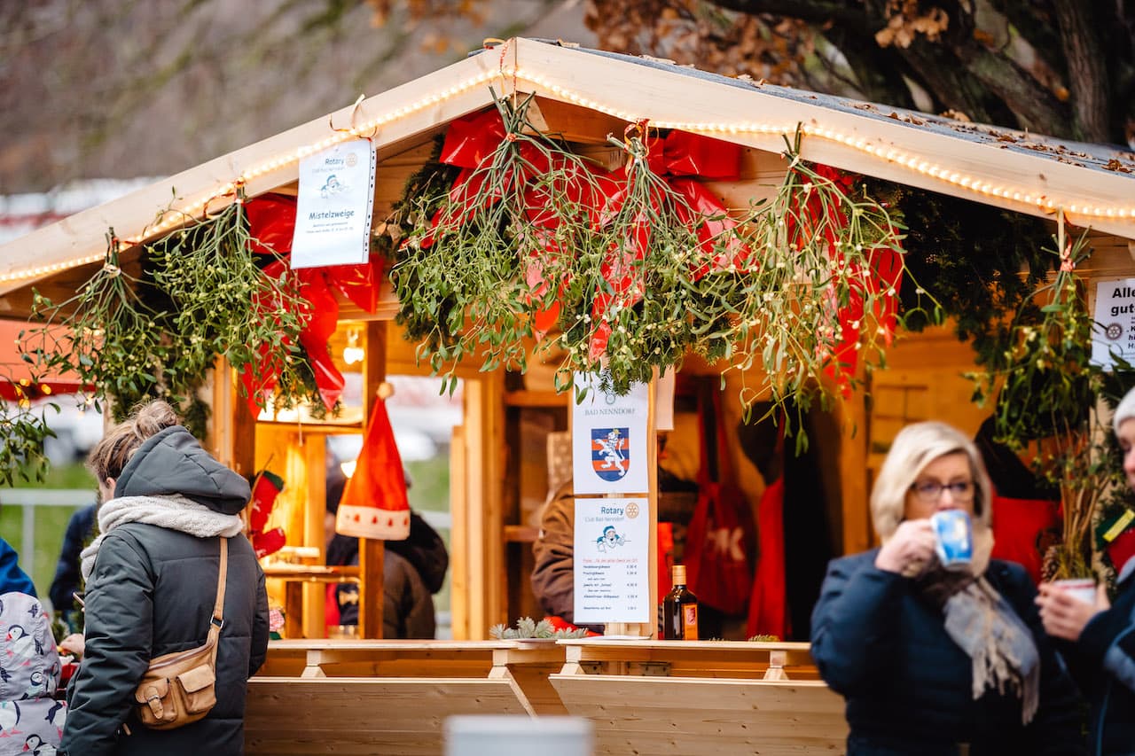 Weihnachtsmarkt 2024 im Kurpark von Bad Nenndorf Kurparkfeste